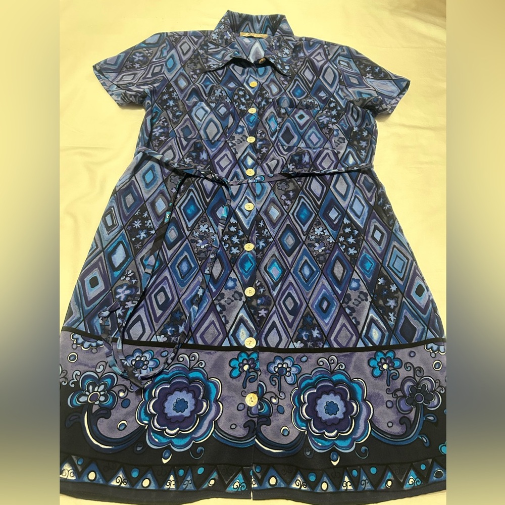 Boulevard de Paris button down dress shell button size unknown